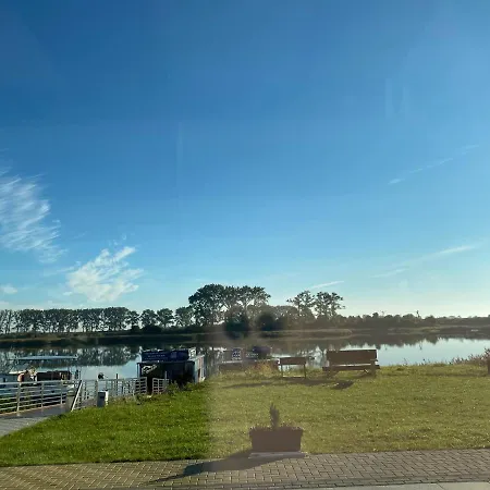Hotel en barco Houseboat Blotnik