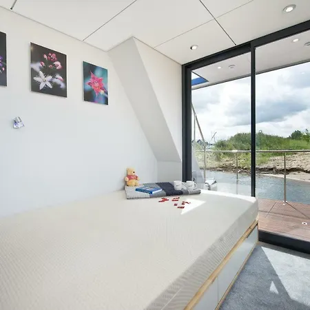 Dom Na Wodzie Apartment